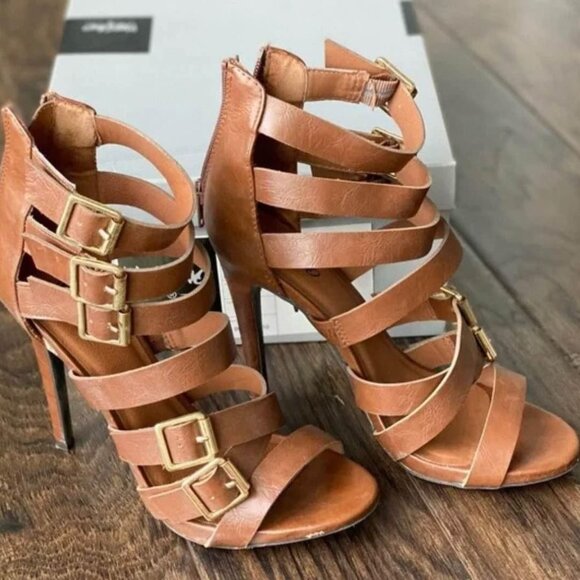 7.5 Heels with Straps and Buckle Detail - Picture 1 of 3